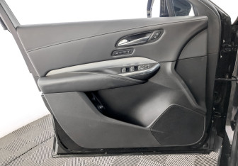 Подержанный автомобиль Cadillac XT4 2021 года (19 фото)