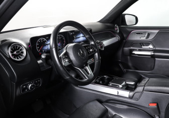 Подержанный автомобиль Mercedes-Benz GLB 2021 года (15 фото)
