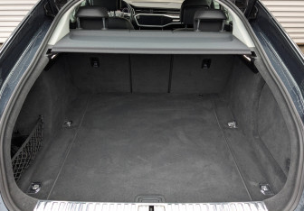 Подержанный автомобиль Audi A7 2018 года (10 фото)