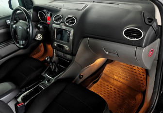 Подержанный автомобиль Ford Focus Hatchback 2011 года (11 фото)