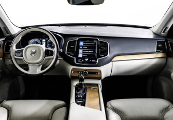 Подержанный автомобиль Volvo XC90 2017 года (11 фото)