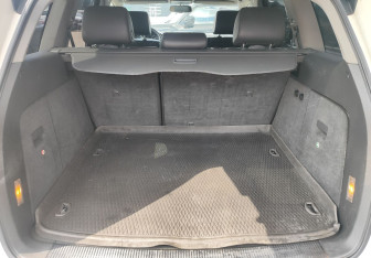 Подержанный автомобиль Volkswagen Touareg 2005 года (12 фото)