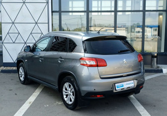 Подержанный автомобиль Peugeot 4008 2012 года (7 фото)