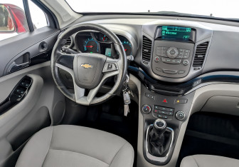 Подержанный автомобиль Chevrolet Orlando 2011 года (27 фото)