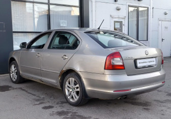 Подержанный автомобиль Skoda Octavia Liftback 2012 года (7 фото)
