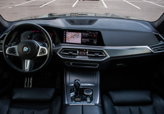 Подержанный автомобиль BMW X5 2019 года (13 фото)