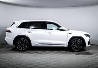 Подержанный автомобиль Geely Monjaro 2025 года (4 фото)