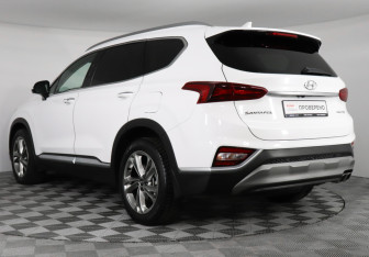 Подержанный автомобиль Hyundai Santa Fe 2019 года (7 фото)