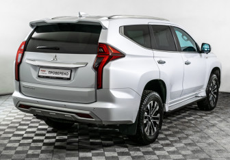 Подержанный автомобиль Mitsubishi Montero Sport 2021 года (5 фото)