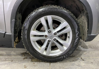 Подержанный автомобиль Nissan X-Trail 2013 года (17 фото)