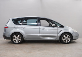 Подержанный автомобиль Ford S-MAX 2008 года (4 фото)