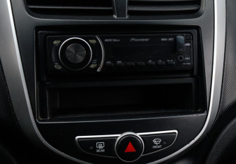 Подержанный автомобиль Hyundai Solaris Sedan 2011 года (13 фото)