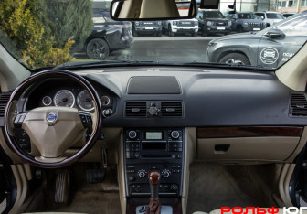 Подержанный автомобиль Volvo XC90 2012 года (8 фото)
