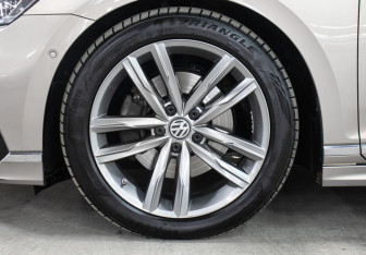 Подержанный автомобиль Volkswagen Passat Wagon 2019 года (28 фото)