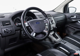 Подержанный автомобиль Ford Kuga 2012 года (8 фото)