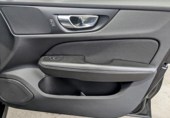 Подержанный автомобиль Volvo V60 2020 года (25 фото)