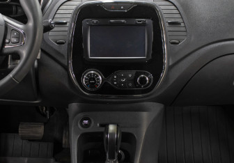 Подержанный автомобиль Renault Kaptur 2017 года (13 фото)