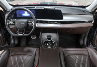 Подержанный автомобиль Chery Tiggo 8 Pro Max 2023 года (14 фото)