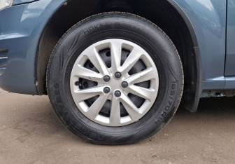 Подержанный автомобиль Renault Logan Sedan 2011 года (9 фото)