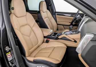 Подержанный автомобиль Porsche Cayenne 2017 года (24 фото)