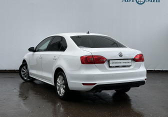 Подержанный автомобиль Volkswagen Jetta Sedan 2013 года (7 фото)