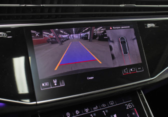 Подержанный автомобиль Audi Q8 2019 года (19 фото)