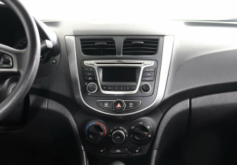 Подержанный автомобиль Hyundai Solaris Sedan 2014 года (8 фото)