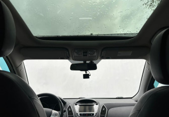 Подержанный автомобиль Hyundai ix35 2011 года (15 фото)