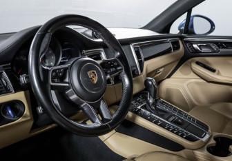 Подержанный автомобиль Porsche Macan 2017 года (14 фото)