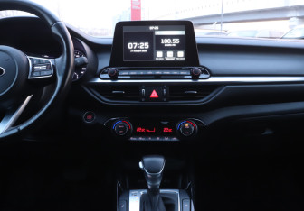 Подержанный автомобиль Kia Cerato Sedan 2021 года (15 фото)