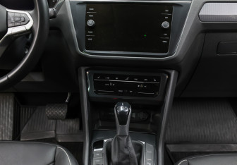 Подержанный автомобиль Volkswagen Tiguan 2022 года (13 фото)
