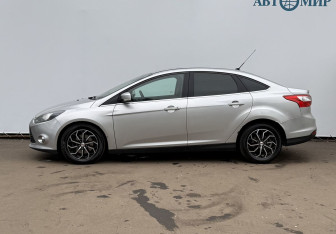 Подержанный автомобиль Ford Focus Sedan 2012 года (8 фото)