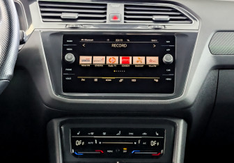 Подержанный автомобиль Volkswagen Tiguan 2021 года (15 фото)