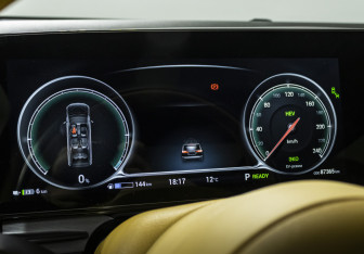 Подержанный автомобиль Voyah Dream 2023 года (11 фото)