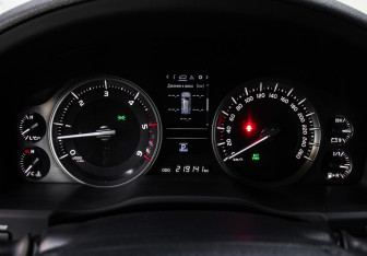Подержанный автомобиль Toyota Land Cruiser Suv 2015 года (14 фото)