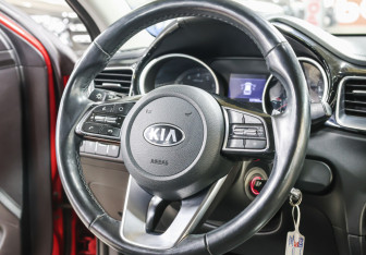 Подержанный автомобиль Kia Ceed Hatchback 2019 года (16 фото)