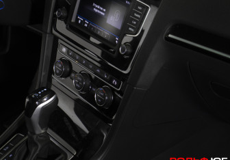 Подержанный автомобиль Volkswagen Golf Wagon 2016 года (16 фото)