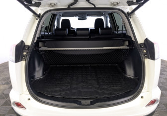 Подержанный автомобиль Toyota RAV4 2019 года (10 фото)