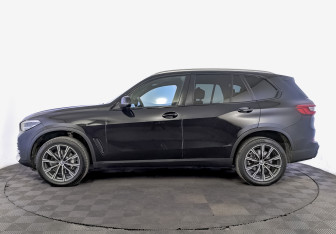 Подержанный автомобиль BMW X5 2019 года (8 фото)