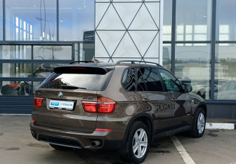 Подержанный автомобиль BMW X5 2010 года (5 фото)