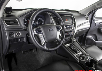 Подержанный автомобиль Mitsubishi Pajero Sport 2019 года (18 фото)