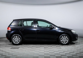 Подержанный автомобиль Volkswagen Golf Hatchback 2012 года (4 фото)