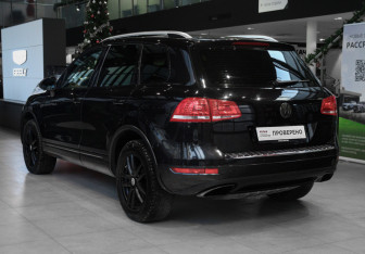 Подержанный автомобиль Volkswagen Touareg 2012 года (6 фото)