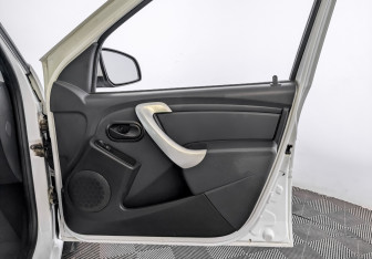 Подержанный автомобиль LADA (ВАЗ) Largus Wagon 2021 года (24 фото)