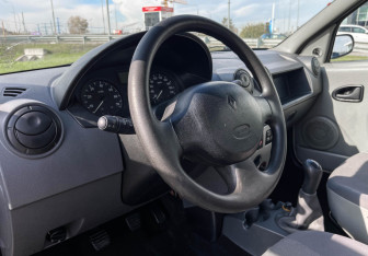 Подержанный автомобиль Renault Logan Sedan 2007 года (13 фото)