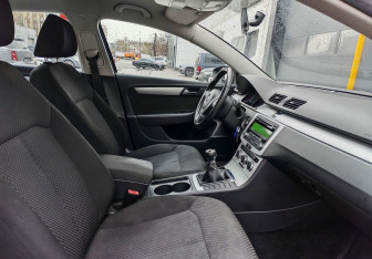 Подержанный автомобиль Volkswagen Passat Sedan 2012 года (9 фото)