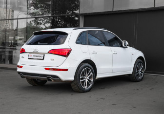 Подержанный автомобиль Audi Q5 2013 года (4 фото)