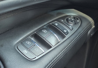 Подержанный автомобиль Infiniti QX60 2015 года (16 фото)