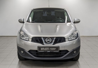 Подержанный автомобиль Nissan Qashqai 2012 года (2 фото)