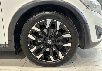 Подержанный автомобиль Volvo C30 2011 года (18 фото)